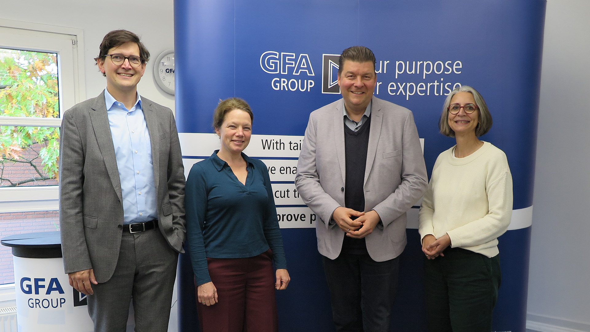 Senator Dressel (second from the right) with the GFA management team: Christian Dürr (left), Ilona Schadl and Anja Desai.